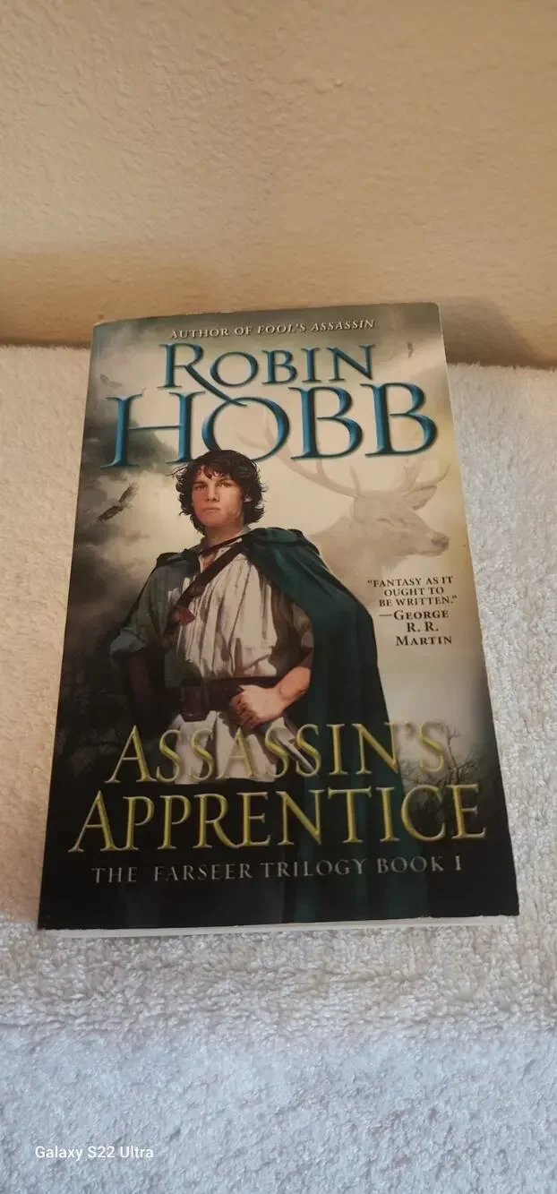 Robin Hobb Assassin's Apprentice Paperback The Farseer Trilogy Book 1 Fantasy
